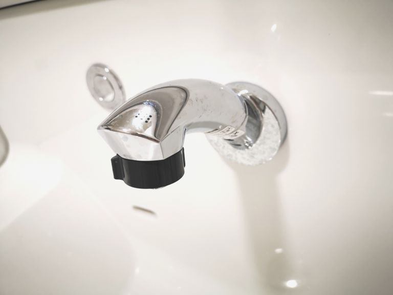 あなたの水、実は危険？浄水器で守る健康の真実とは